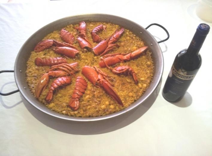 Paella con cangrejos